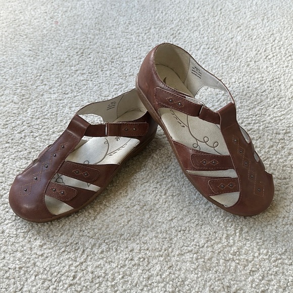 Propet Heather Fisherman Sandals - Picture 3 of 17